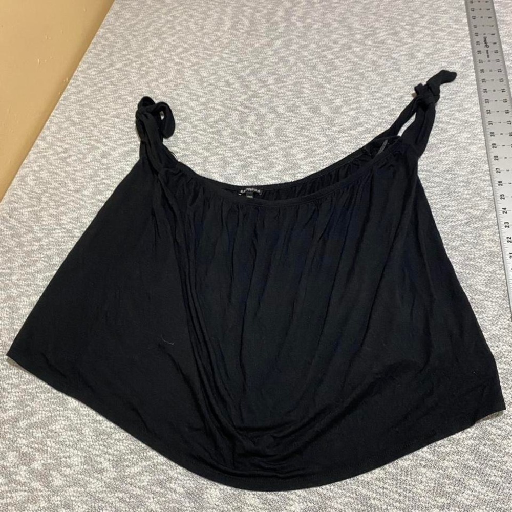 Express Black strapless blouse with tie sleeves straps. Size: XL. SKU-A445